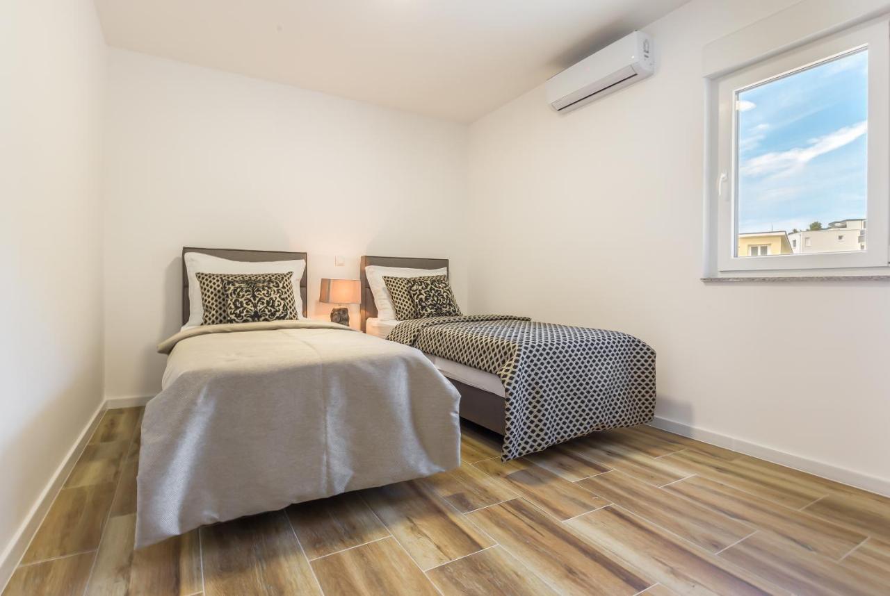 Luxury 2 Bedroom Apartment With Sea View Башка-Вода Экстерьер фото