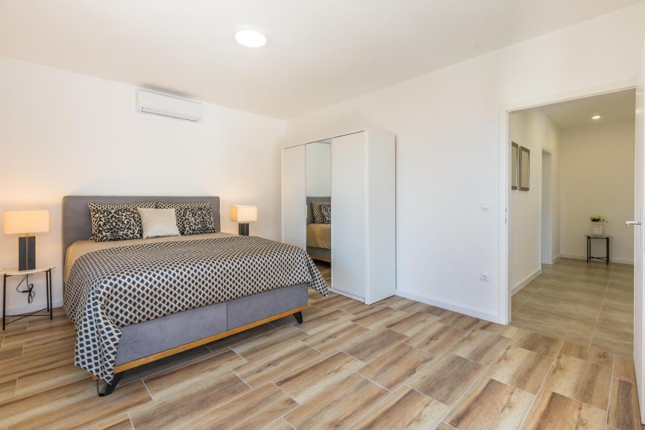 Luxury 2 Bedroom Apartment With Sea View Башка-Вода Экстерьер фото