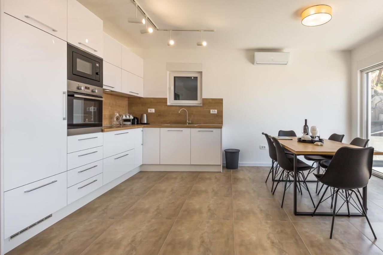 Luxury 2 Bedroom Apartment With Sea View Башка-Вода Экстерьер фото